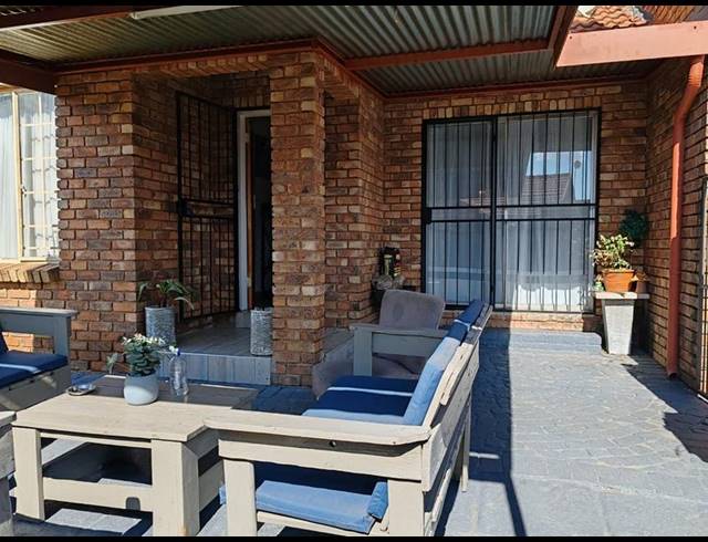 3 BEDROOM APARTMENT FOR SALE IN CLAREMONT